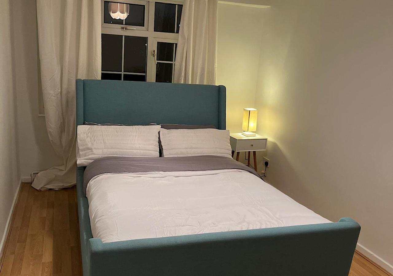 Lovely 2 Bedroom Apartment With Parking Space Londres Exterior foto