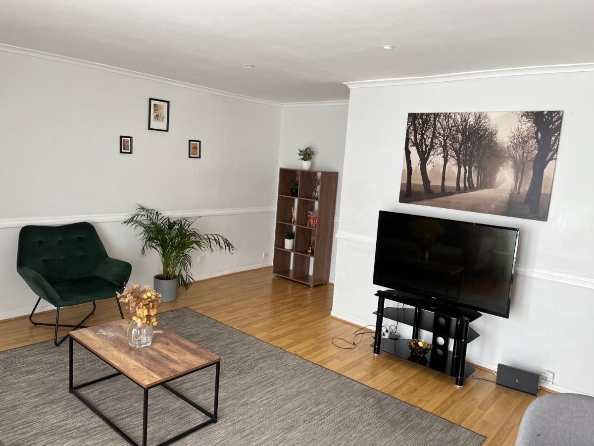 Lovely 2 Bedroom Apartment With Parking Space Londres Exterior foto